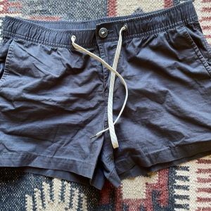 Vuori rip stop shorts size medium in charcoal